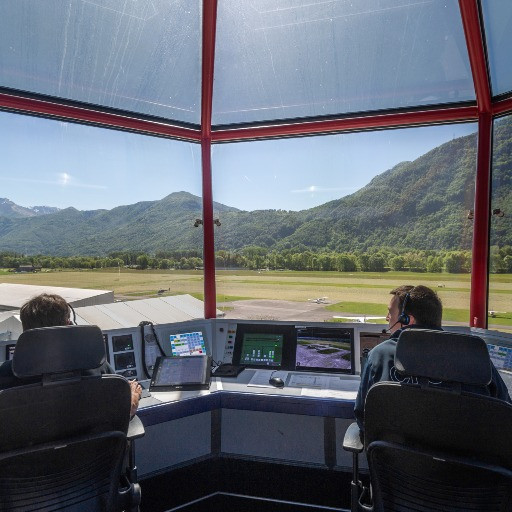 «Dietro le quinte» dei voli: l'importanza dei controllori del traffico aereo