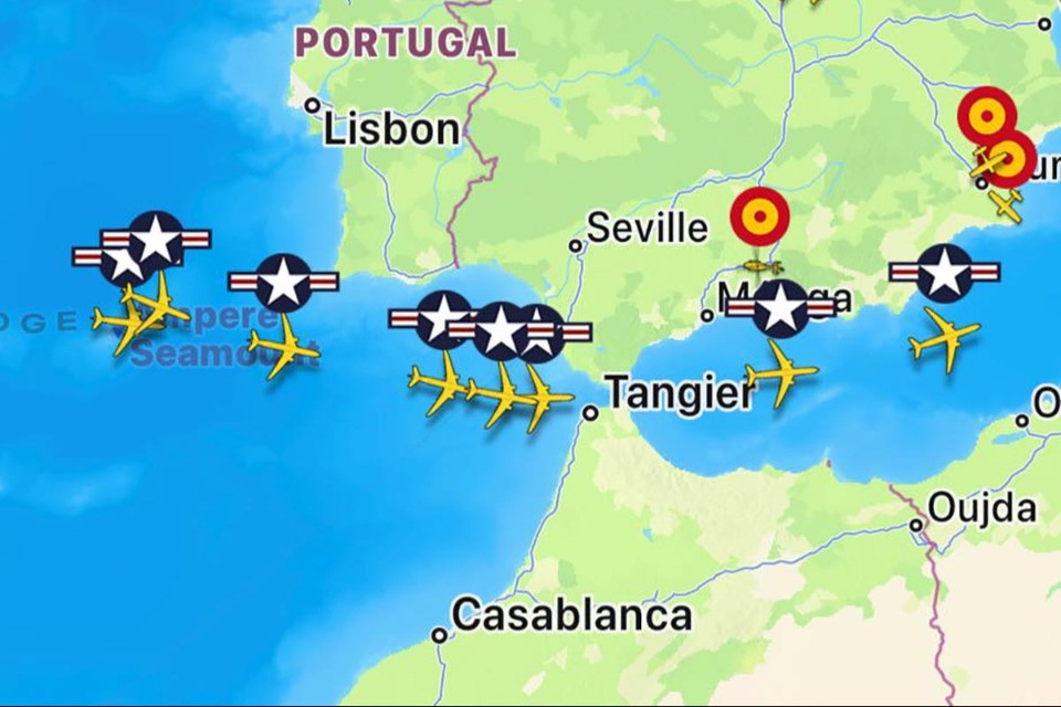 I nove tanker dell'US Air Force avvistati mentre evitano la Spagna