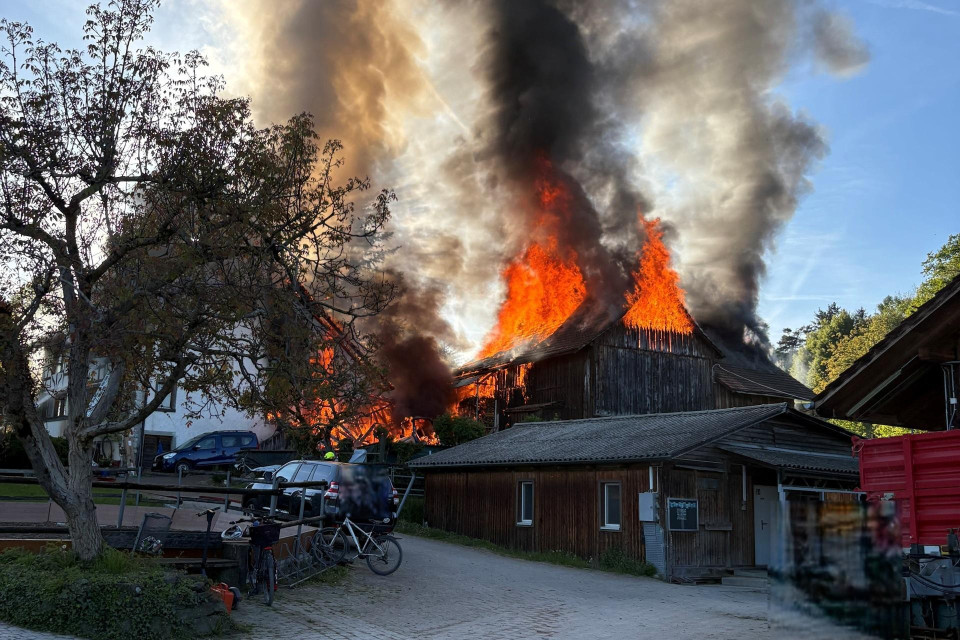 Fiamme in un centro equestre, dieci persone sono rimaste ferite