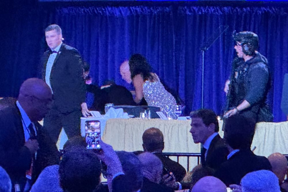 Spari alla cena dei corrispondenti della Casa Bianca, l'attentatore è un insegnante: «Voleva colpire il governo»