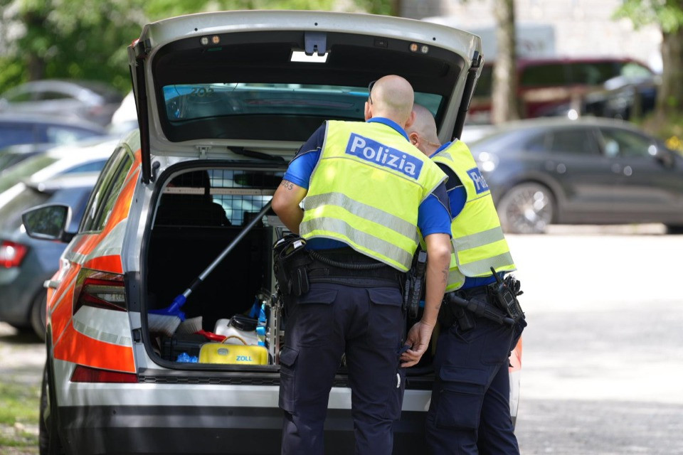 Cade dalla moto in curva a Lavertezzo, 23enne ferito gravemente