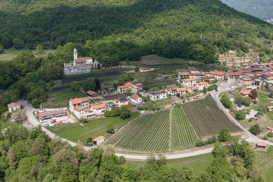 Basta bus in retromarcia: a Meride sarà creato un anello