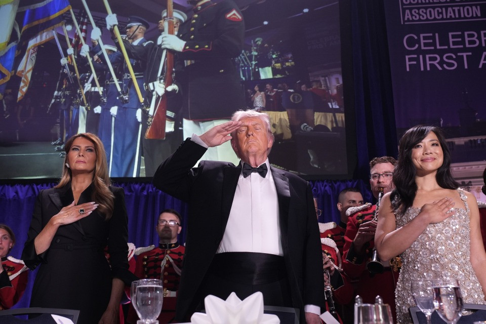 Trump in TV dopo l'attacco: «Non ho avuto paura, viviamo in un mondo di matti»