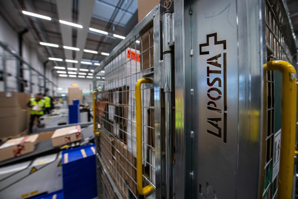 Rubavano al centro pacchi di Cadenazzo, la Posta licenzia due collaboratori