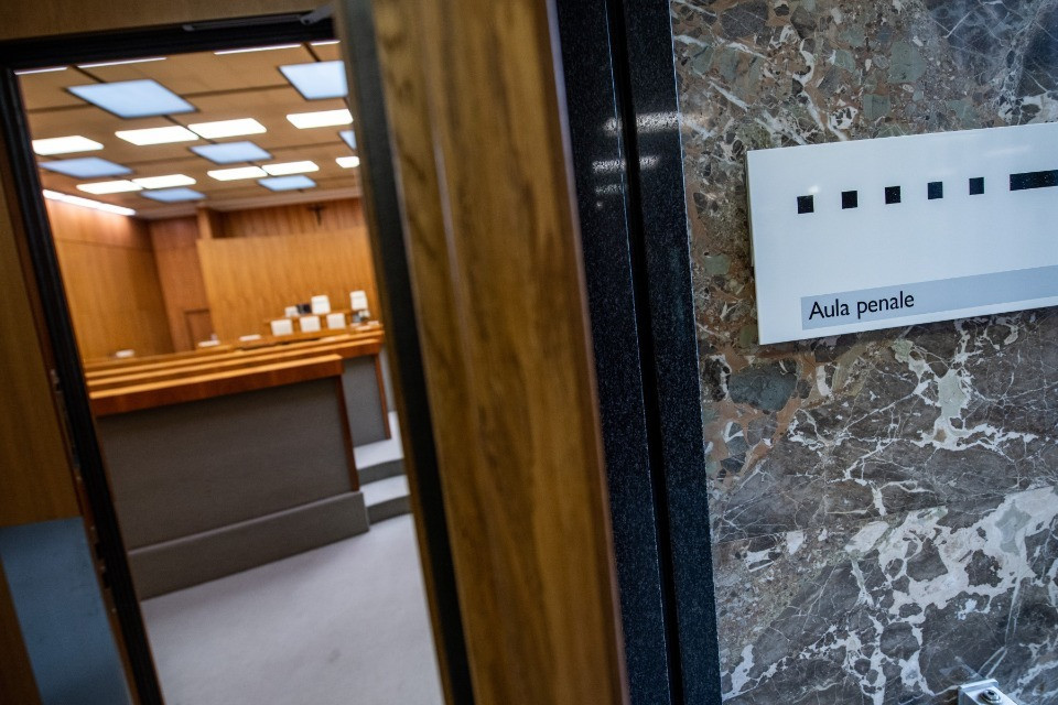 Un manubrio, otto colpi al capo e l’accusa di tentato assassinio