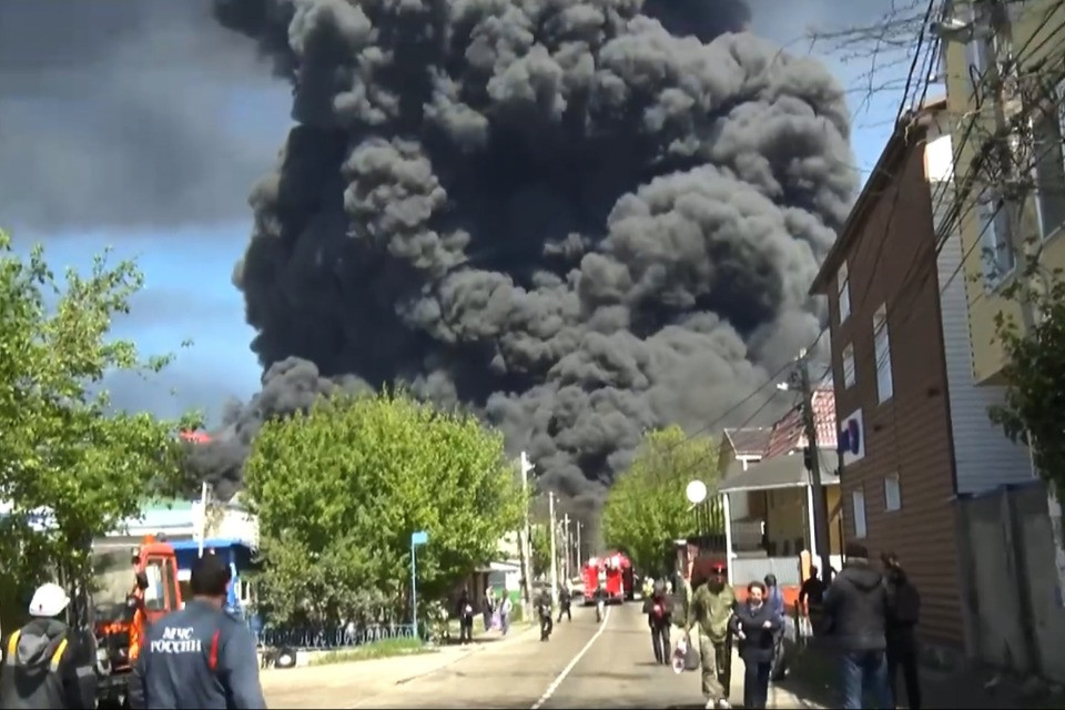 Incendio nel terminal marittimo di Tuapse per un attacco ucraino