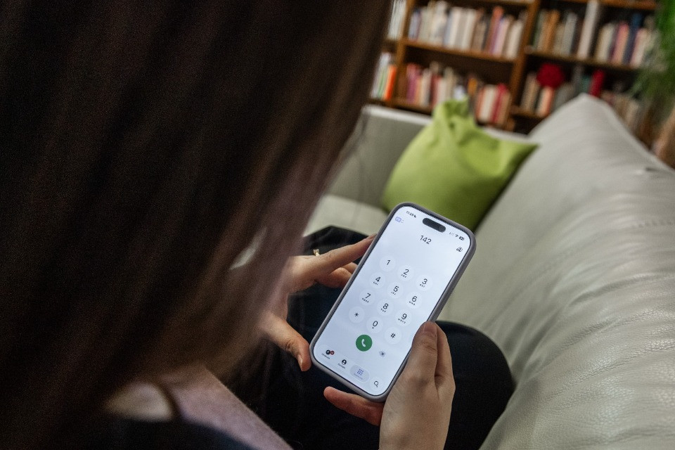 Aiuto alle vittime di violenza, De Rosa: «Il 142 è una porta d'accesso immediata»