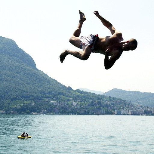 Lugano, quei tuffi proibiti dal ponte del diavolo