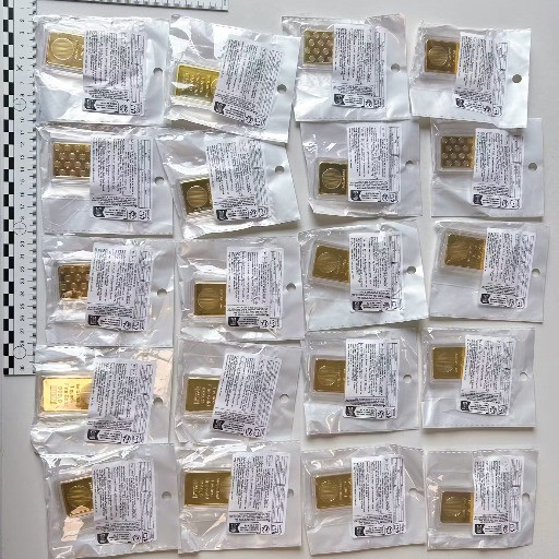 Fermati in dogana due pacchi con lingotti d'oro contraffatti dalla Cina