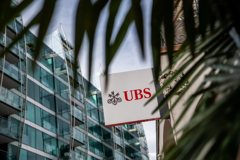 Difficoltà in borsa per UBS dopo la riunione della Commissione economia degli Stati