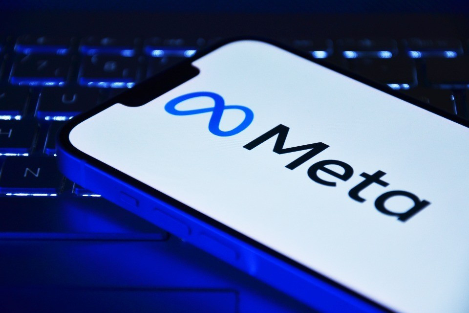 Meta risponde alle pressioni dell'Ue: nuovi strumenti per verificare l'età