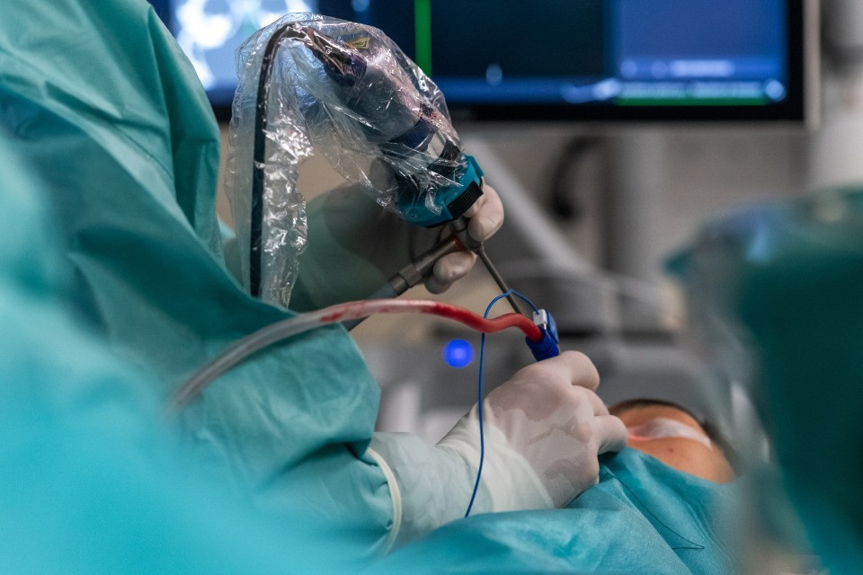 Strumenti dimenticati nei pazienti e dosaggi sbagliati: ecco gli errori più diffusi negli ospedali