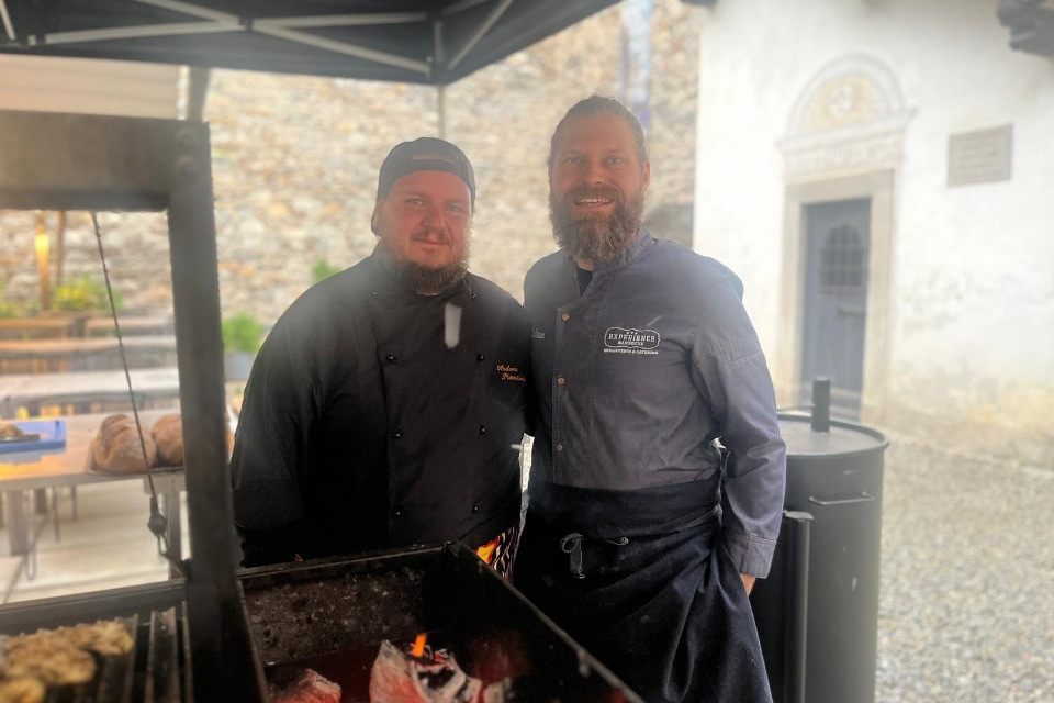 Quando grigliare diventa cultura: a Sasso Corbaro l'Accademia italiana della cucina incontra i maestri del BBQ