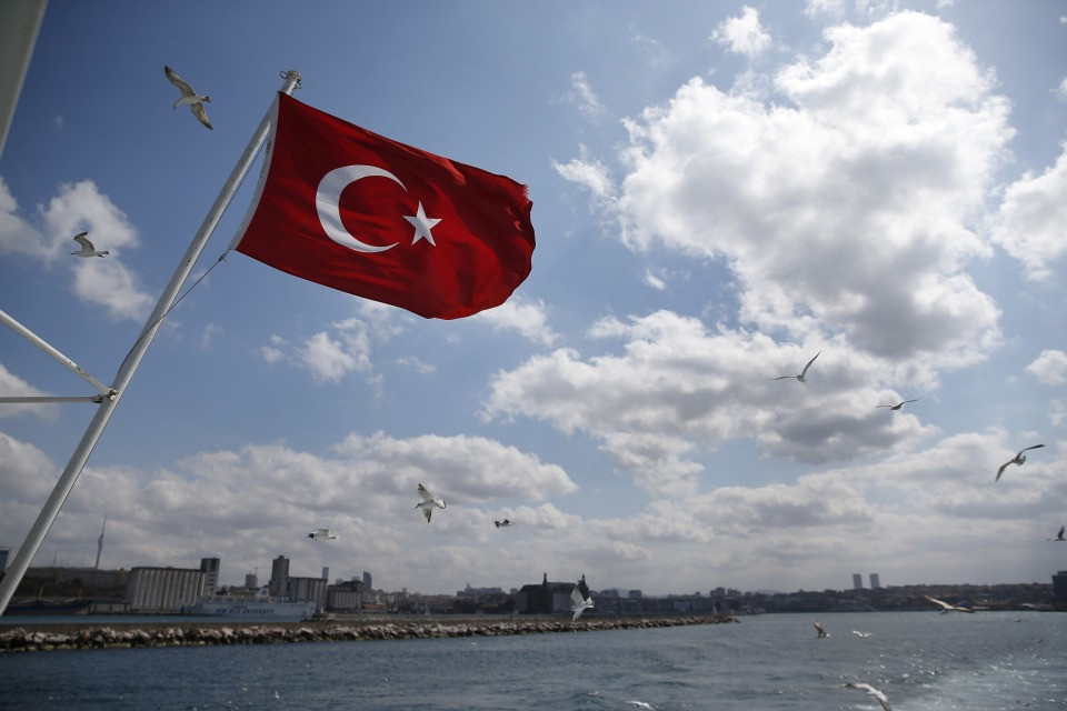 Sbarca a Istanbul e viene preso in consegna dalla Polizia