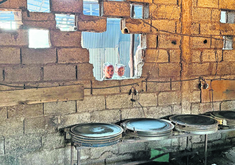 Una donna con la figlia nel carcere femminile di Addis Abeba