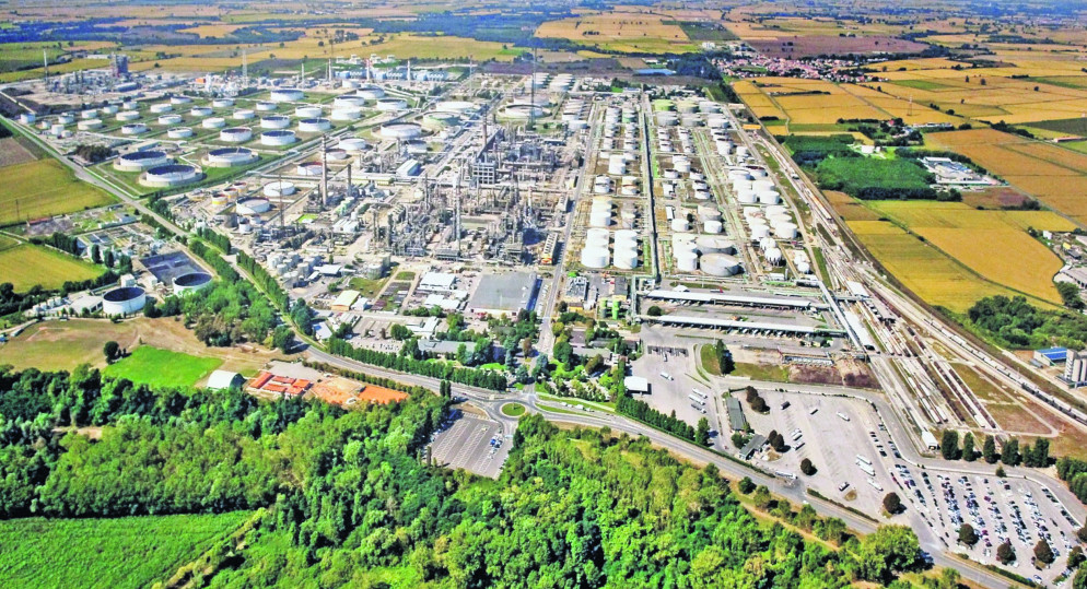 La raffineria di Sannazzaro in provincia di Pavia.