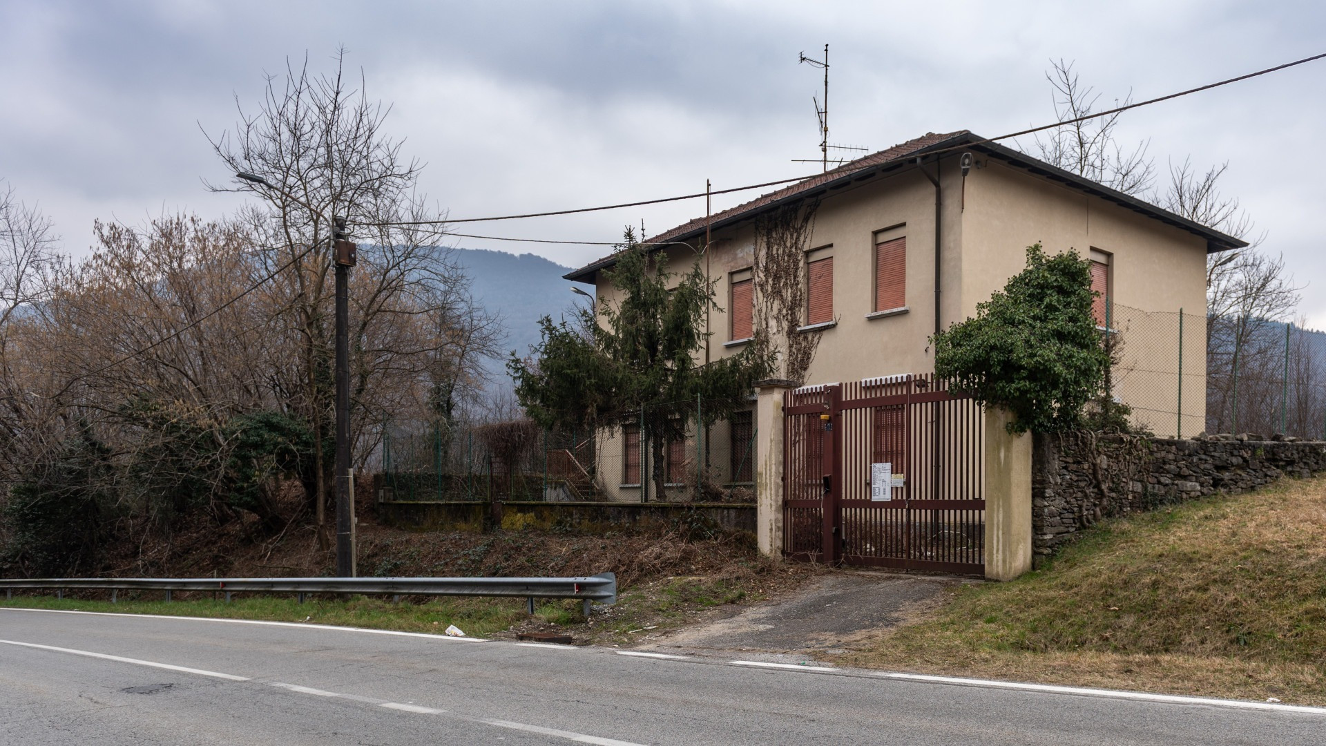Vigili del fuoco al posto dei migranti a Fornasette