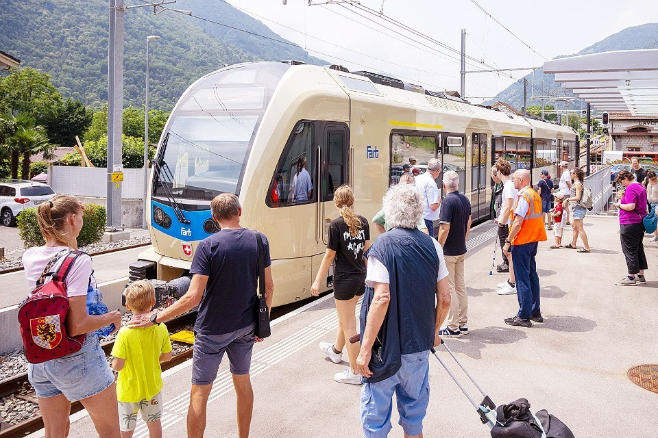 I nuovi treni della Centovallina fanno salire a bordo la qualità