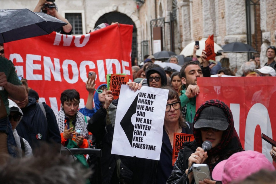 Il dissenso «anti-Israele» a Venezia: 20 padiglioni della Biennale chiudono, c'è anche quello svizzero