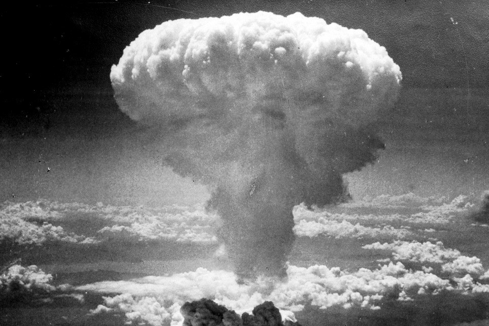 E se la bomba atomica fosse stata inventata in tempo di pace?
