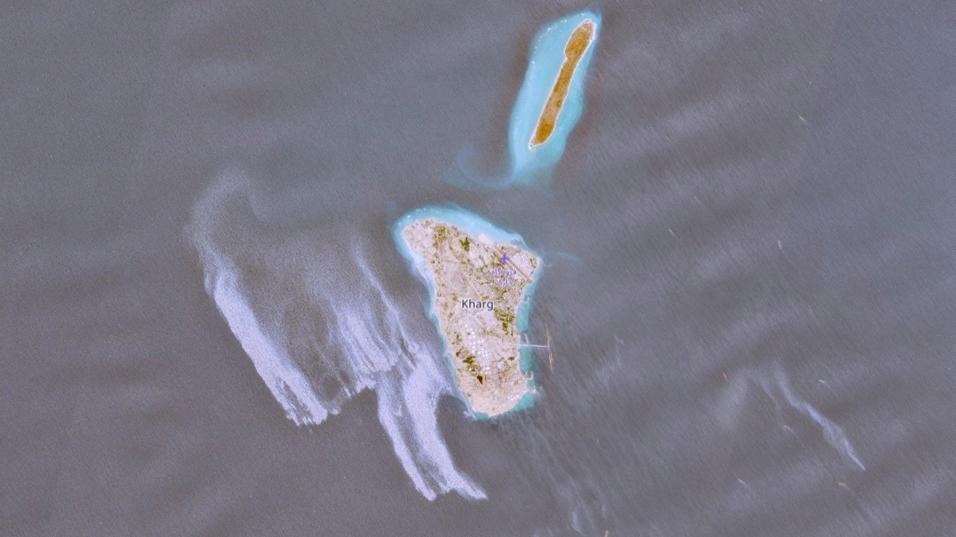 Enorme chiazza di petrolio in mare vicino all'isola iraniana di Kharg
