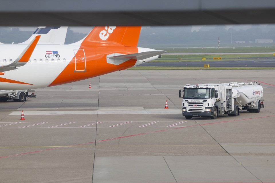 Carenza di cherosene in Europa, l'EASA apre al Jet A americano: che differenza c'è con il Jet A-1 e cosa cambia per i voli