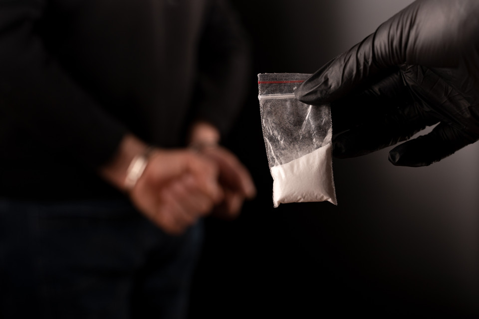 Operazione antidroga nel Giura: venti perquisizioni e diversi arresti