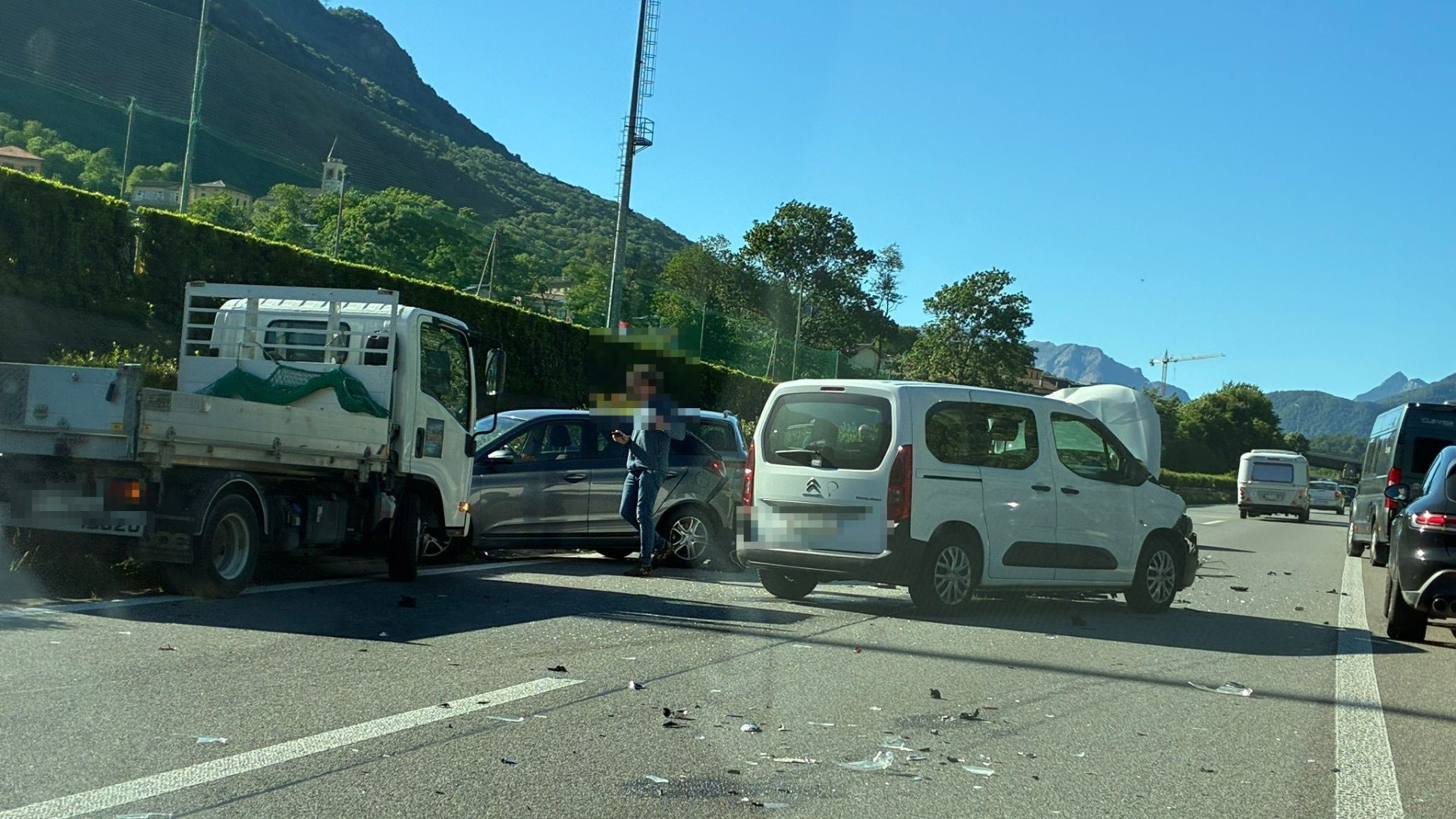 Incidente sulla A2 in zona Rivera: coinvolte diverse macchine
