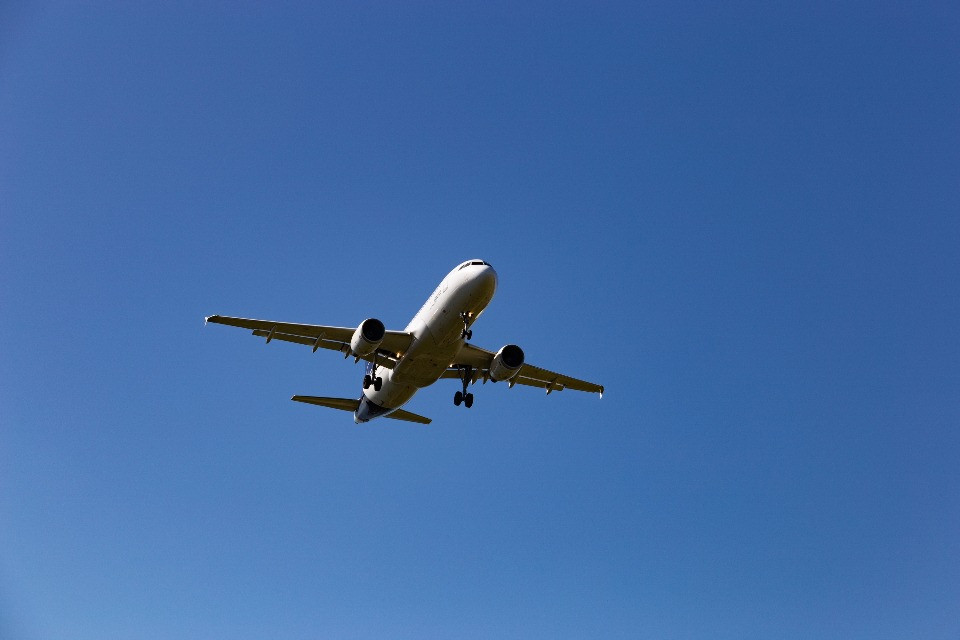 Ecco quali sono gli aeroporti più inquinanti, mentre uno studio condotto a Zurigo mostra come ridurre le emissioni