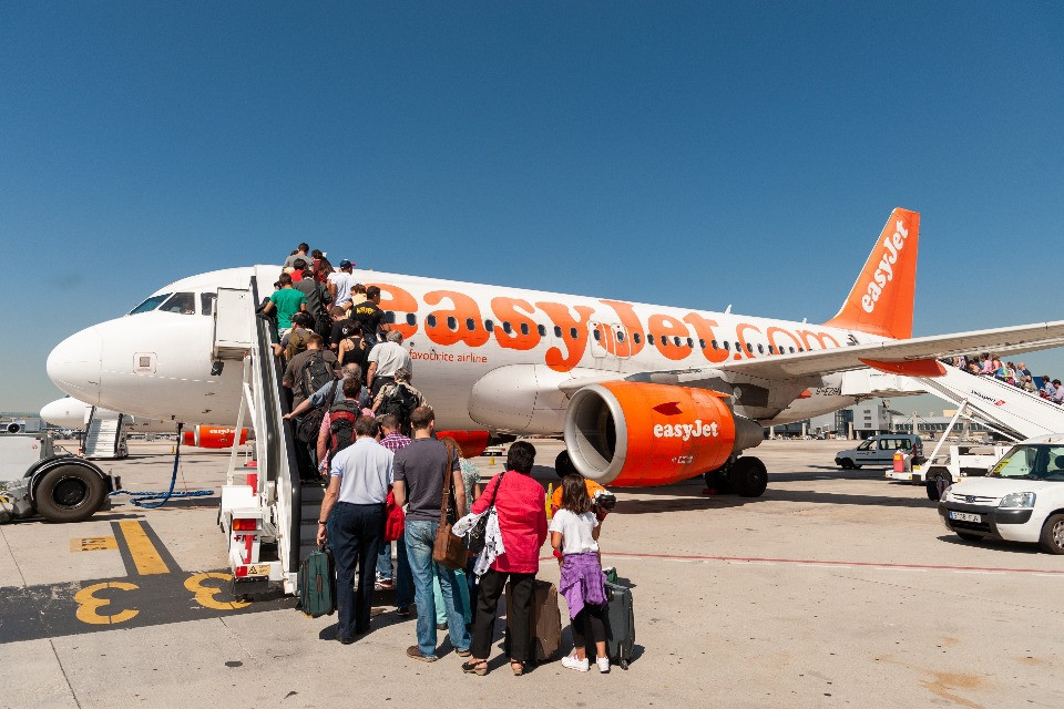 Voli estivi, le low cost tagliano i prezzi: su alcune tratte tariffe giù fino al 71%