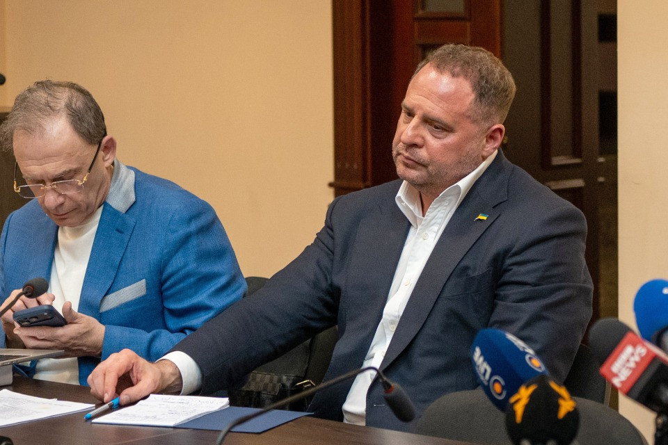 Arrestato l'ex uomo forte di Kiev, mentre si allarga l'indagine sulla corruzione
