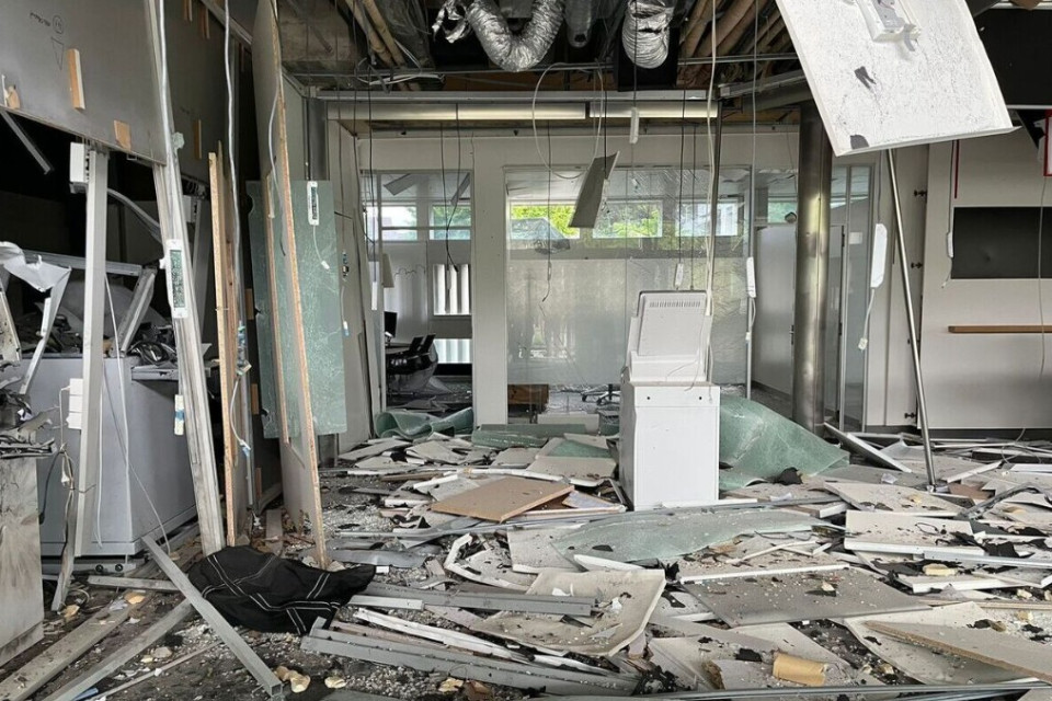 Bancomat fatto esplodere ad Allschwil, malviventi in fuga