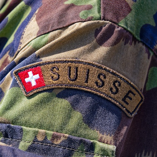 La proposta di Swissmem: un unico referendum per alzare l'IVA a favore di esercito e 13. AVS