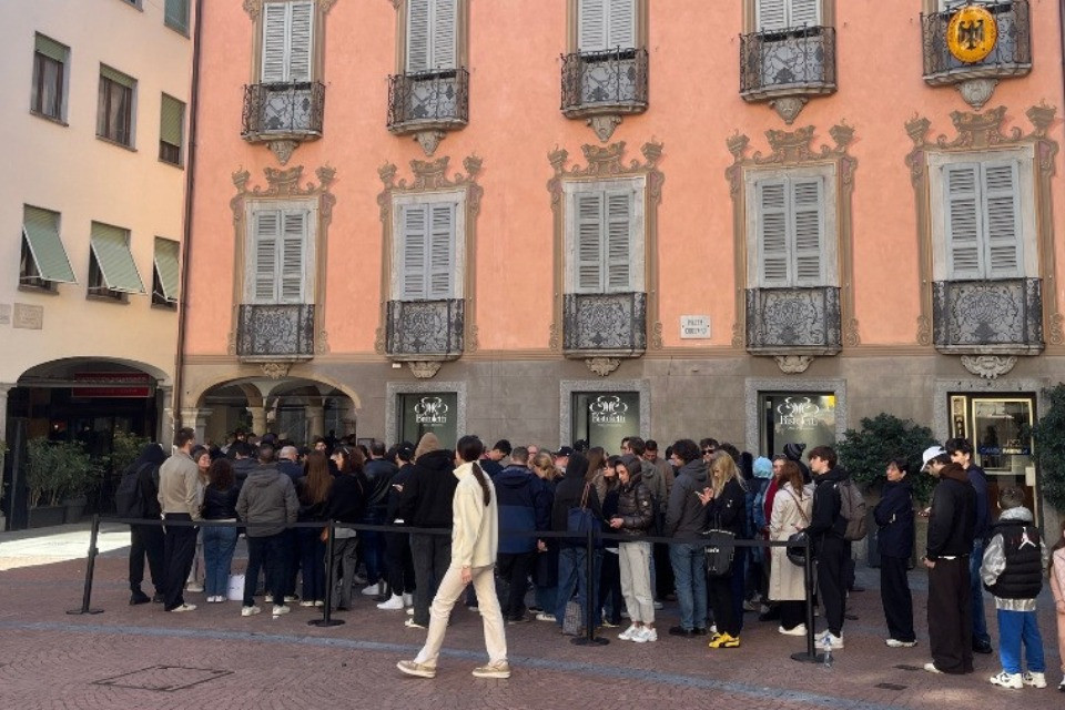 Swatch, le code arrivano fino in Piazza Cioccaro: «Ma dell'orologio non mi interessa, lo rivendo subito»