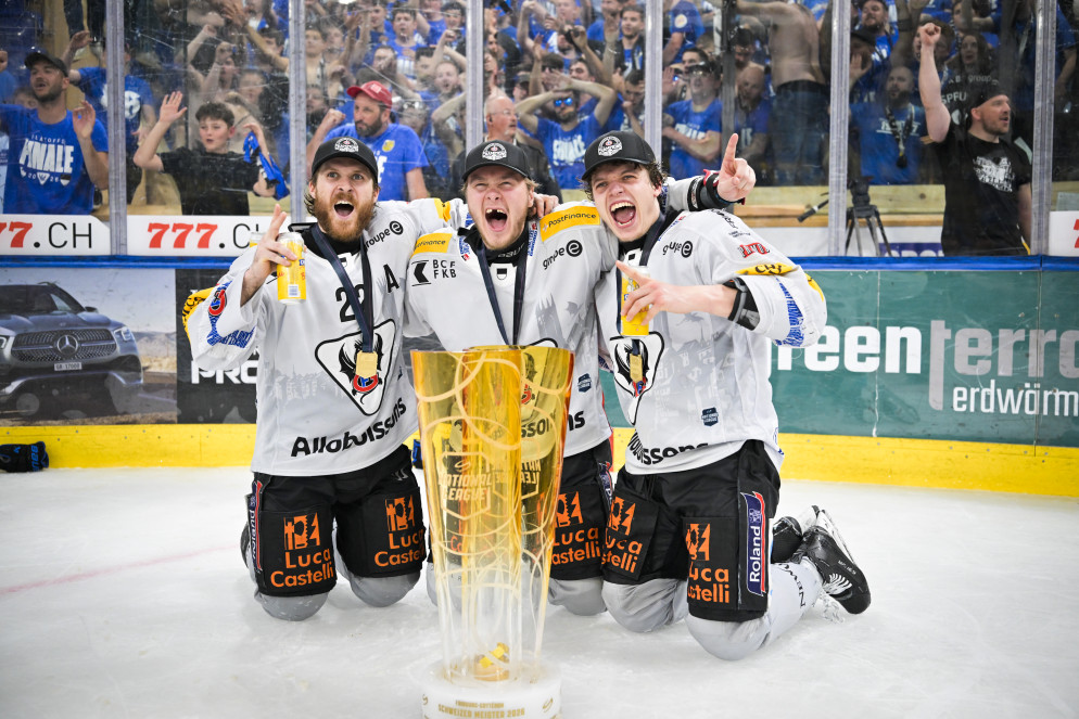 Attilio Biasca (a destra) con Bertschy (a sinistra) e Börgstrom. © Keystone/Gian Ehrenzeller
