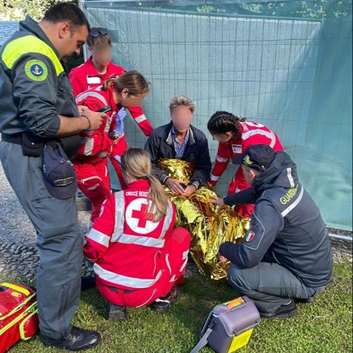 Imbarcazione affonda davanti a Cernobbio, soccorso un cittadino tedesco