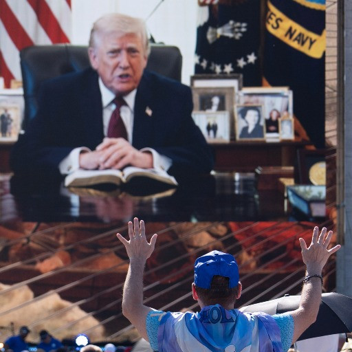 Trump, tra campi da golf e minacce inquietanti all'Iran