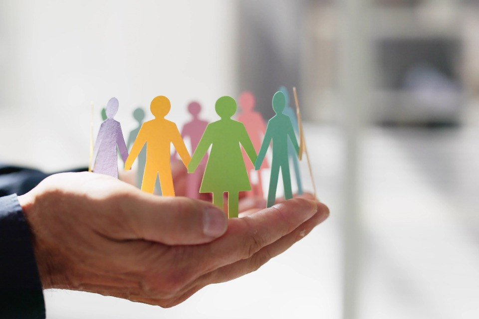 Persone LGBT+ discriminate sul lavoro: lanciata una campagna
