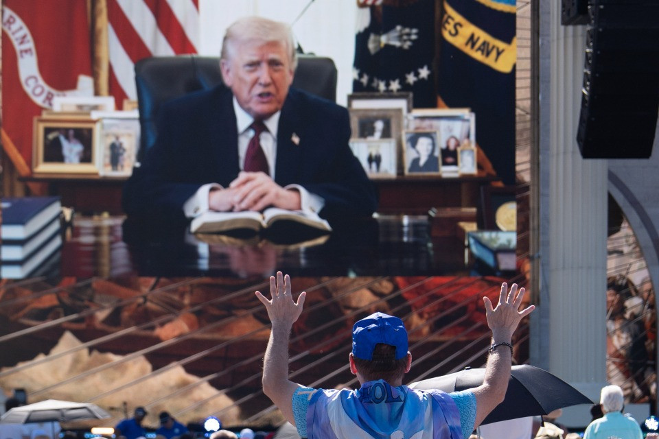 Trump, tra campi da golf e minacce inquietanti all'Iran
