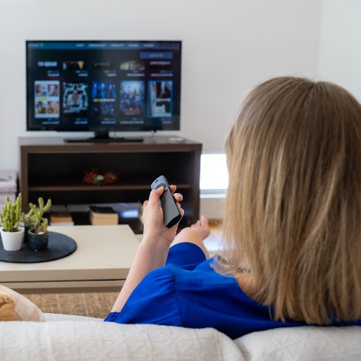 La televisione cambia canale: il 61% degli svizzeri si sposta online