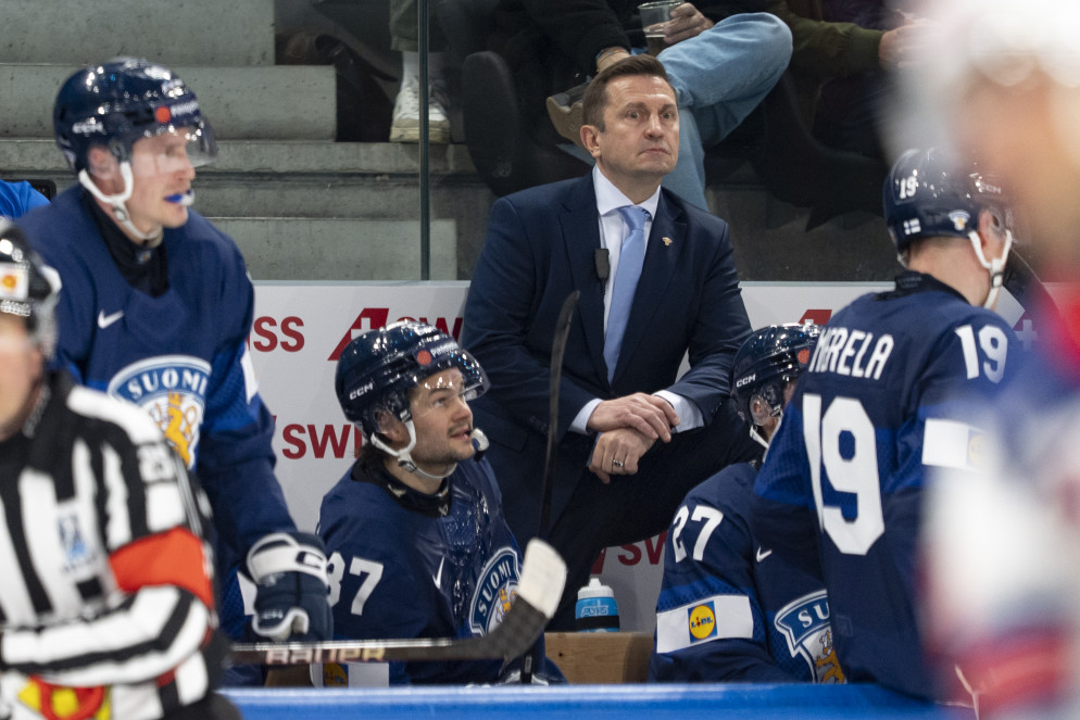 Ville Peltonen sulla panchina finlandese. © Keystone