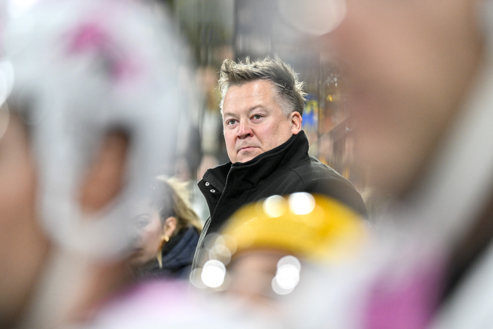 Petteri Nummelin sulla panchina dell'Ajoie.&nbsp;© Keystone