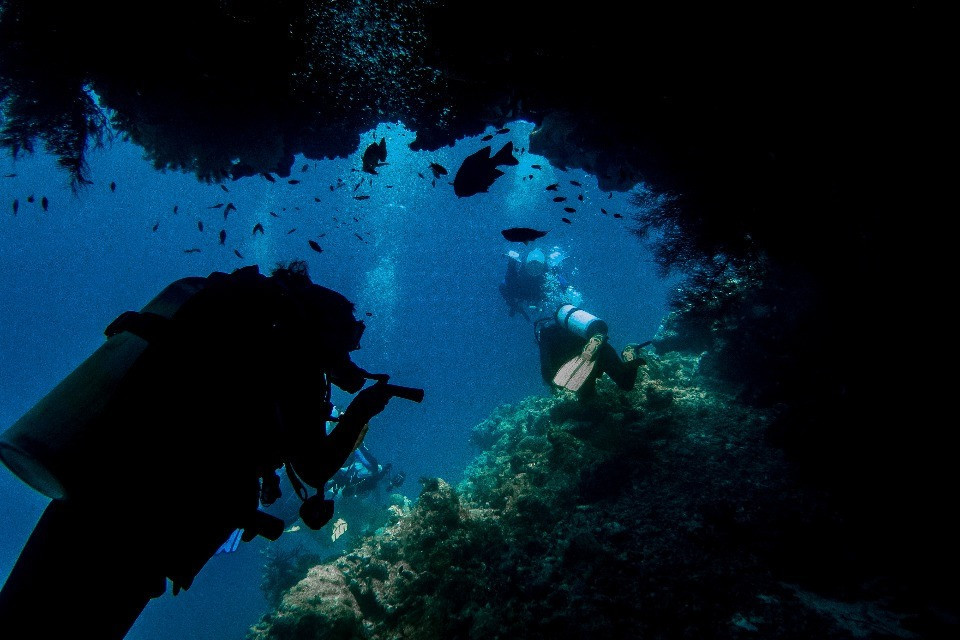 L’ipotesi sulla morte dei cinque sub: «Potrebbero essere stati risucchiati nella grotta»