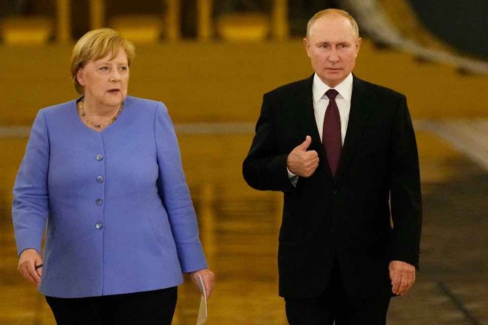 Perché Angela Merkel potrebbe avere un ruolo nei negoziati tra Russia e Ucraina?