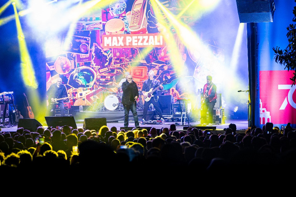 Cinquemila «fortunati» ascoltano Max Pezzali