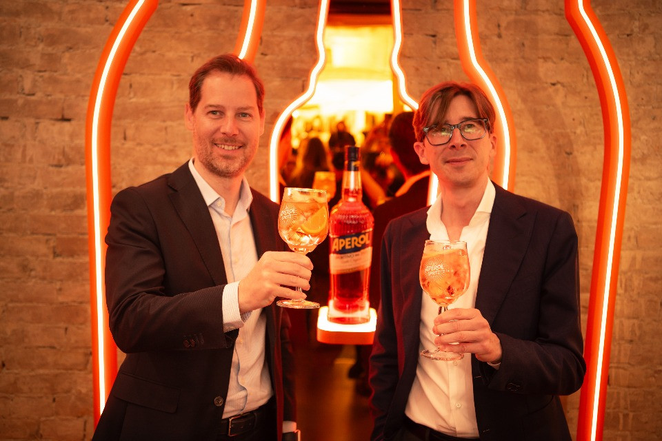 Si fa presto a dire Spritz: Aperol, una storia italiana (che adesso torna a casa)