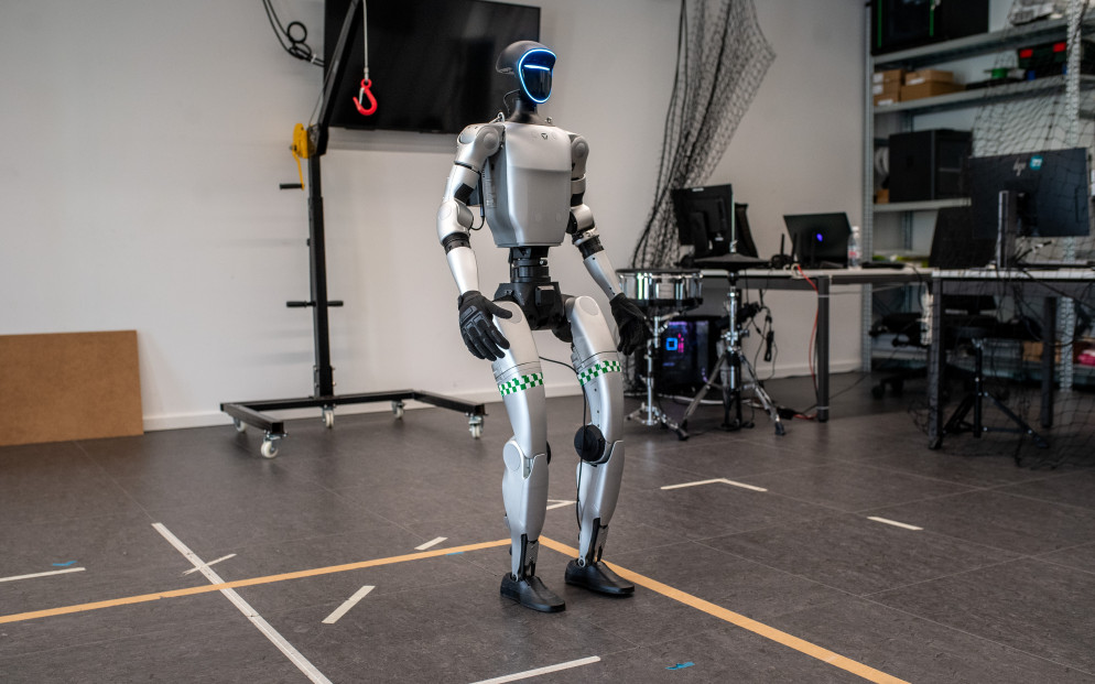 L'umanoide fa parte del progetto "Robot Drummer Learning Rythmic Skills for Humanoid" sviluppato dal gruppo di ricerca SUPSI in Controllo intelligente dell'IDSIA.