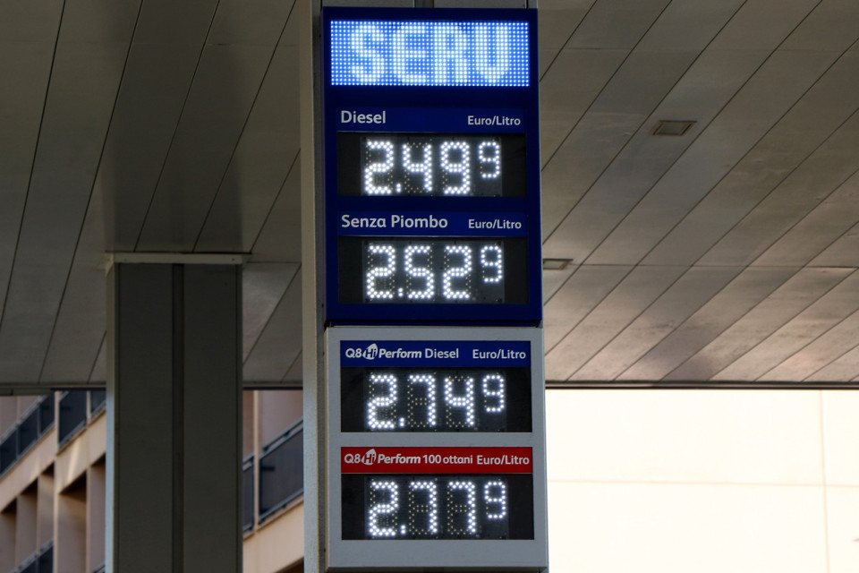 L'Italia proroga il taglio delle accise sui carburanti