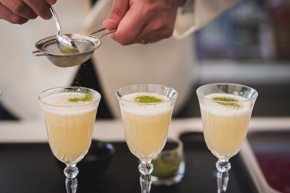 Cento anni di Villa Principe Leopoldo in un cocktail: premiato il «Glamour» di Livio Agus
