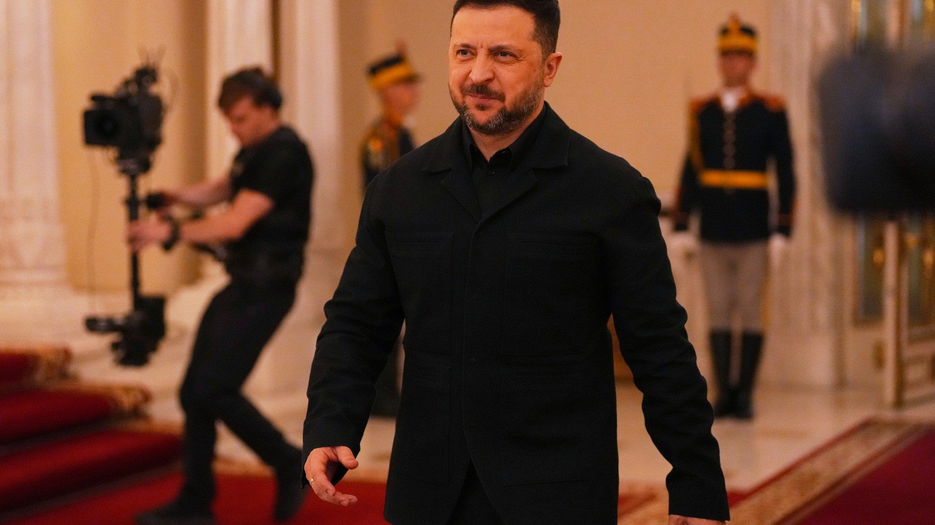 Zelensky: «Mosca è pronta a usare il missile Oreshnik, andate nei rifugi»